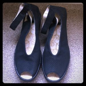 Fly London size 41/10 Black Sandals